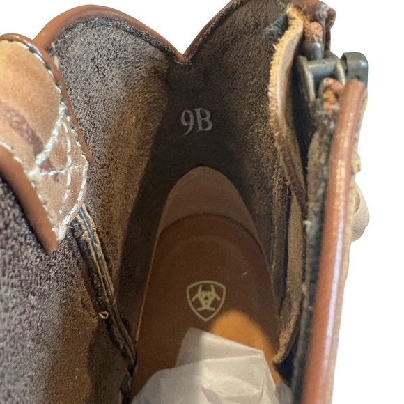 Ariat Darlin Round Toe Short Western Boots, Sz 9 - Picture 14 of 16